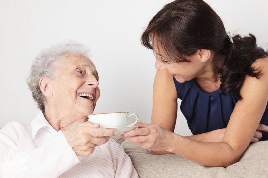 Se ofrece personal para el cuidado de mayores